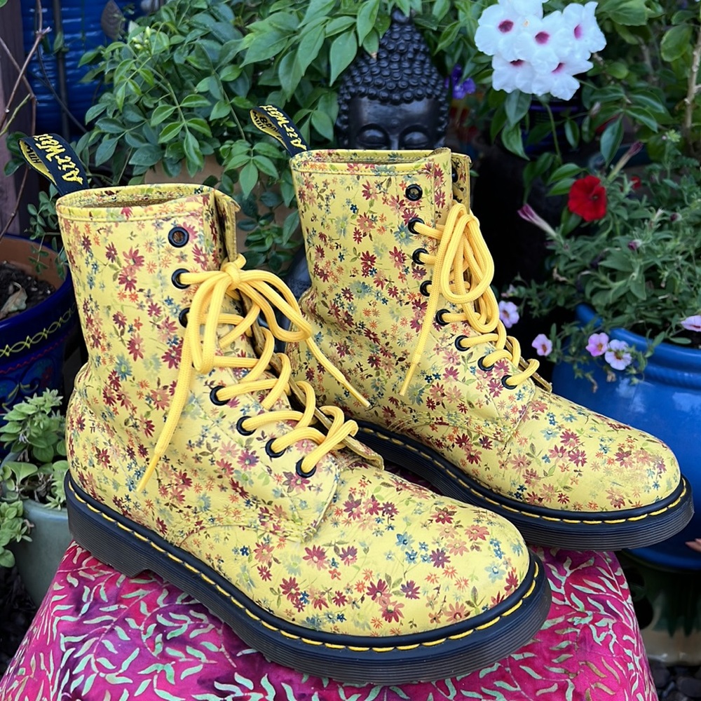 ☀️ 🌺 Dr. Martens 1460 Sunshine Yellow Daisy Floral Boots 🌺☀️ - Picture 8 of 17
